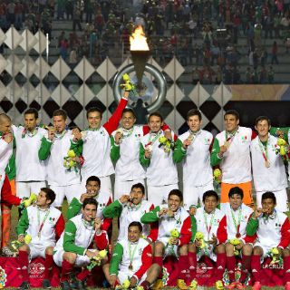México gana sexto oro en futbol de JCC