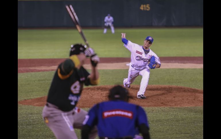 Once pitchers, de ambos equipos, desfilaron por la lomita para enfrentar a los bates que no se quedaron quietos. EL INFORMADOR / F. Atilano