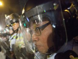 La policía incauta dispositivos de detonación, cuchillos y hachas. EFE / A. Hofford