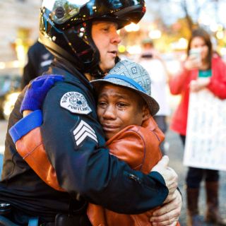 Manifestación sobre Ferguson se torna emotiva