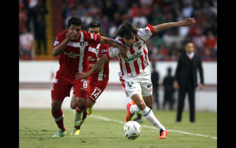 El encuentro en el Estadio Victoria tuvo pocas jugadas de gol y fue peleado a lo largo de los 90 minutos. NTX / G. Treviño