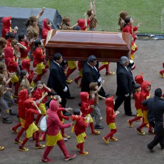 Con 'Las Golondrinas' dicen adiós a 'Chespirito'