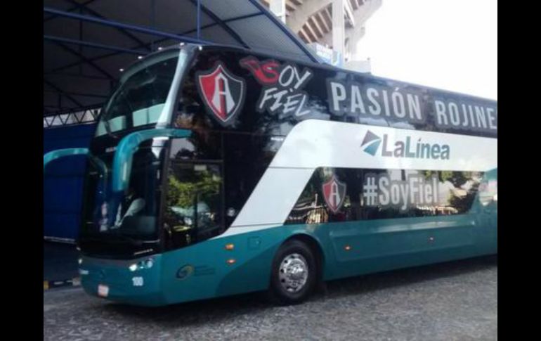 En medio de aplausos y gritos, el equipo del Atlas llegó al Jalisco. EL INFORMADOR / J. Robles