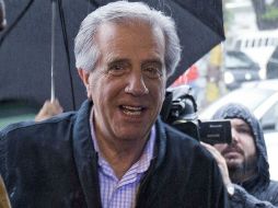 Vázquez anunció, cuando fue a depositar su voto, que en caso de ser electo convocará a la oposición a un acuerdo nacional. AFP / P. Bielli