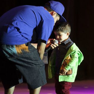 Niños juegan con las palabras en la FIL