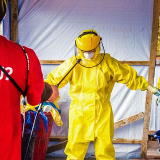 La OMS admite falla en control del ébola en África