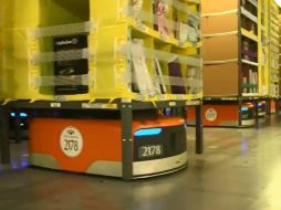 La tecnología ha facilitado la tarea de los trabajadores, que tenian que caminar kilómetros para recoger artículos. YOUTUBE / Mikey Pryvt