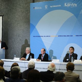 Festejan en FIL el Tricentenario de la RAE