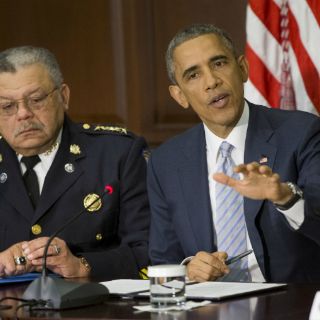 Obama propone que policías usen cámaras portátiles