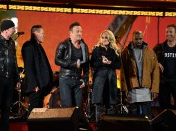 Springsteen y Chris Martin se presentaron frente a cientos de admiradores en Times Square. AFP / A. Clary