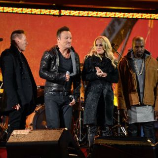 Bono es reemplazado por Springsteen y Martin