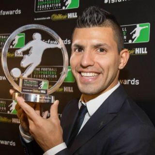 Sergio Agüero es premiado por los fanáticos