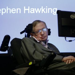 Inteligencia artificial terminaría con humanos: Stephen Hawking