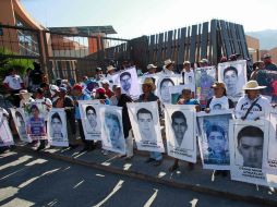 Los manifestantes señalan que también los militares son culpables de la desaparición de los normalistas. SUN / J. Ríos