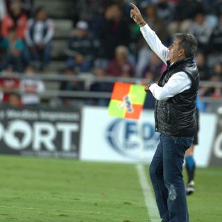 Confirma Veracruz continuidad de Carlos Reinoso