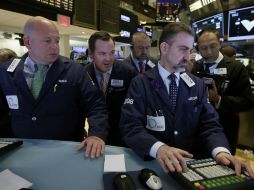Los inversionistas se encuentran en espera de que se publiquen reportes de empleo privado en Estados Unidos. AP / R. Drew