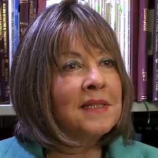 Elsa Margarita Ramírez Leyva recibe el Homenaje al Bibliotecario 2014