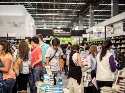 Las editoriales buscan evitar lo más posible el robo de libros dentro de la feria. EL INFORMADOR / A. Hernández