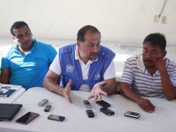 Familiares de los normalistas se reúnen con el comisionado. SUN / J. Ríos