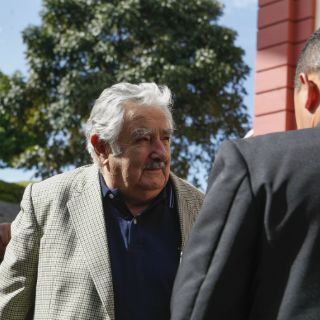 Trabajadores de Cancún regalarán un VW a Mujica