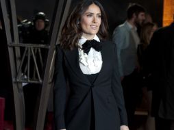 Optó por una apariencia ecléctica, poniendo un giro de frescura una vestimenta formal. EFE / H. Mckay