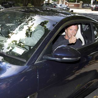 Acusan a baterista de ACDC de amenazas de muerte