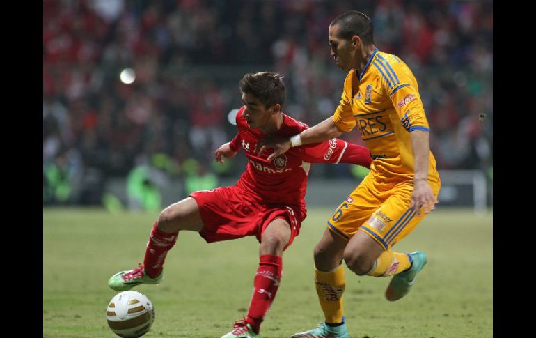 El duelo se disputó en el estadio Nemesio Diez  con posibilidades para ambas escuadras. EFE / A. Cruz
