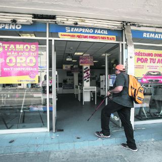 Menos casas de empeño, pero más clientes