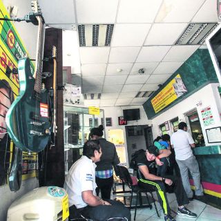 Por baja en precio del oro cierran casas de empeño