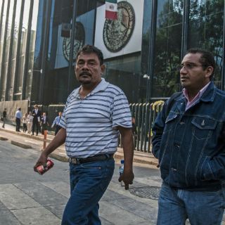 Padres de los 43 piden abrir más líneas de investigación