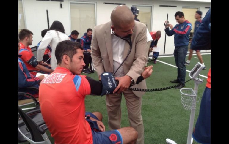 El proceso de estudios es rápido, para cuando arranquen la pretemporada, el cuerpo técnico ya los tendrá de manera puntual. TWITTER / @Chivas