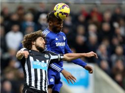 Tras un centro de Cesc Fàbregas, Didier Drogba descontó para el Chelsea a siete minutos del final, ya sin oportunidad de igualar. AP / S. Heppell