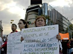 Exigen el regreso de los 43 estudiantes normalistas desaparecidos el pasado 26 de septiembre en Iguala, Guerrero. SUN / M. Olvera