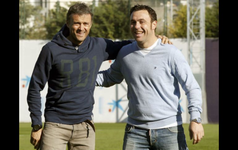 Los DT del Barça y el Espanyol, Luis Enrique y Sergio González, convivieron ayer como marca la tradición en el día previo al Derbi. EFE / A. Dalmau