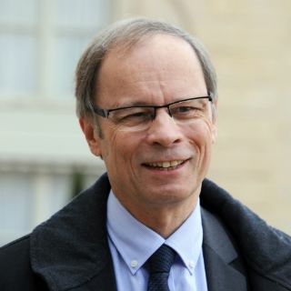 Francia debe seguir ejemplo alemán o sueco: Nobel de Economía