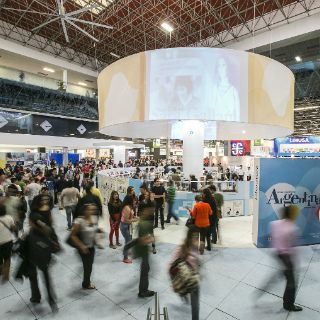 Más de 760 mil personas acuden a FIL 2014