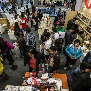 Premian a ganadores de 'Cartas al autor a Carolin Phillips'