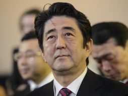 El primer ministro Shinzo Abe busca acabar con la deflación a través de un fuerte gasto público y un agresivo alivio monetario. AP / ARCHIVO