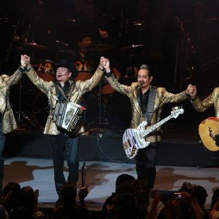Los Tigres del Norte buscan director para película biográfica
