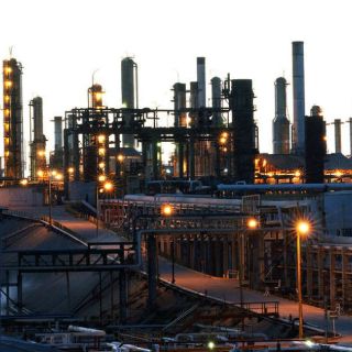 Caída de petróleo podría complicar crecimiento: CEESP