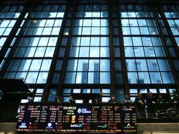 Dow Jones inicia jornada con una baja de 112.34 puntos y se coloca en 17 mil 740.14 unidades. AFP / ARCHIVO