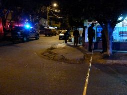 Autoridades estatales llegaron al lugar para recoger el cuerpo. ESPECIAL /