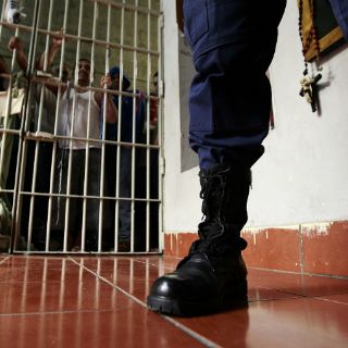 Riña en penal de SLP deja cinco lesionados