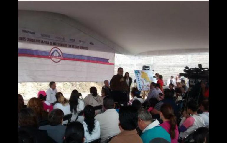 Francisco Ayón se compromete a facilitar un terreno para construir una primaria; nadie habla sobre la petición de seguridad. EL INFORMADOR / V. Meléndez