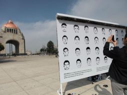 La investigación refuta la hipótesis de la PGR sobre la desaparición de los estudiantes de Ayotzinapa. EFE / S. Gutiérrez