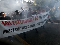 Padres y maestros de la CETEG protestaron en Tecoanapa, en honor de Alexander Mora Venancio. AFP / P. Pardo