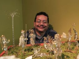 El artesano Gabriel Tavares elaboró un 'Nacimiento Azteca', en el que María y José son representados por dos indígenas. EL INFORMADOR / M. Vargas