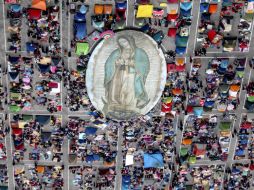 Una imagen gigante de la Virge de Guadalupe acompaña a los peregrinos en su campamento en la Basílica de Guadalupe. SUN / J. Serratos