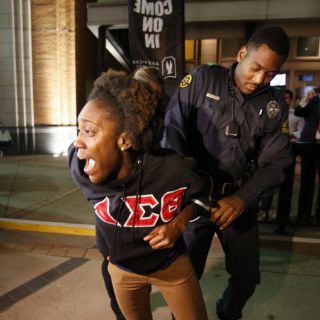 Hermandades negras difieren ante las protestas