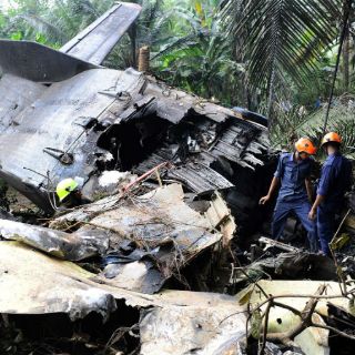 Mueren cuatro militares al estrellarse un avión en Sri Lanka